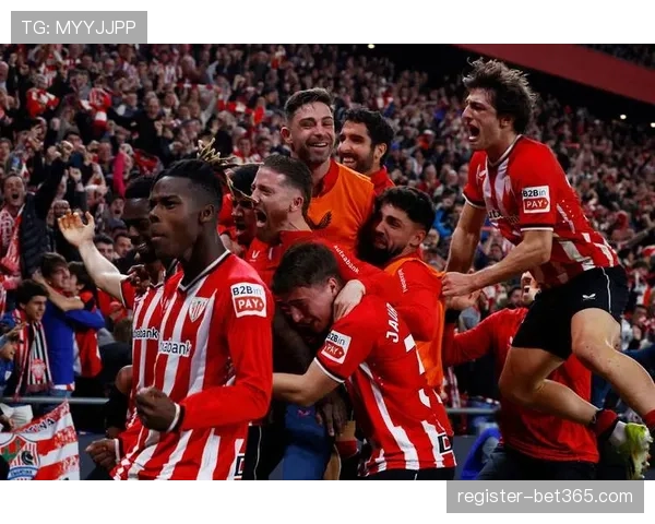 巴黎球迷与,拜仁球迷横,幅抗辩,米兰体育App官网,米兰体育App下载,米兰体育赛事直播,米兰体育娱乐,米兰体育平台